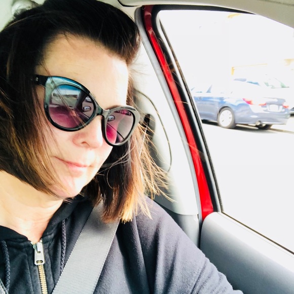 Meet your Posher, Shelly - Picture 3 of 3